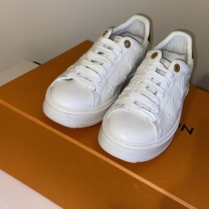 Louis Vuitton time out sneakers size 37 (7) worn twice